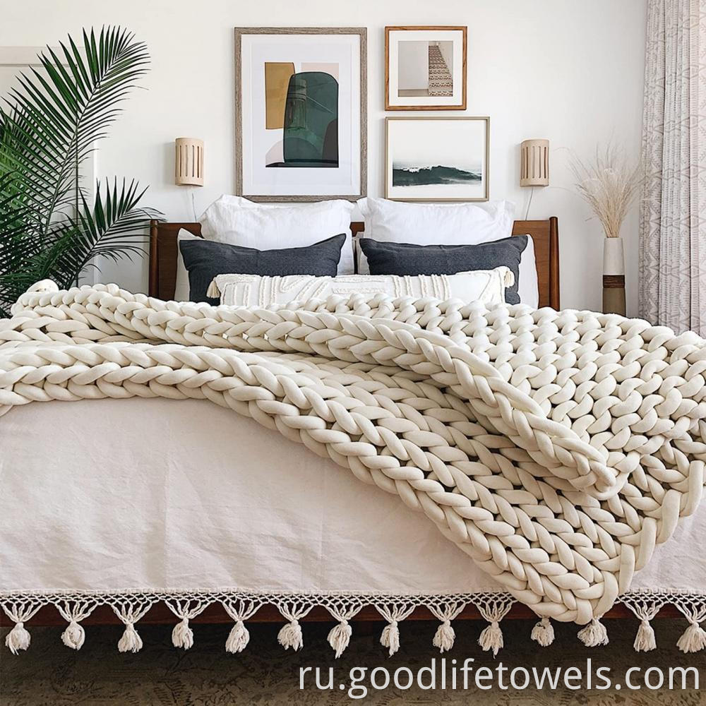 Hand Woven Polyester Chunky Knit Yarn Blanket